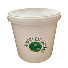 Load image into Gallery viewer, 5 Litre Fermentation Buckets, one with Lid, Grommet and Airlock, 1 solid lid - Almost Off Grid
